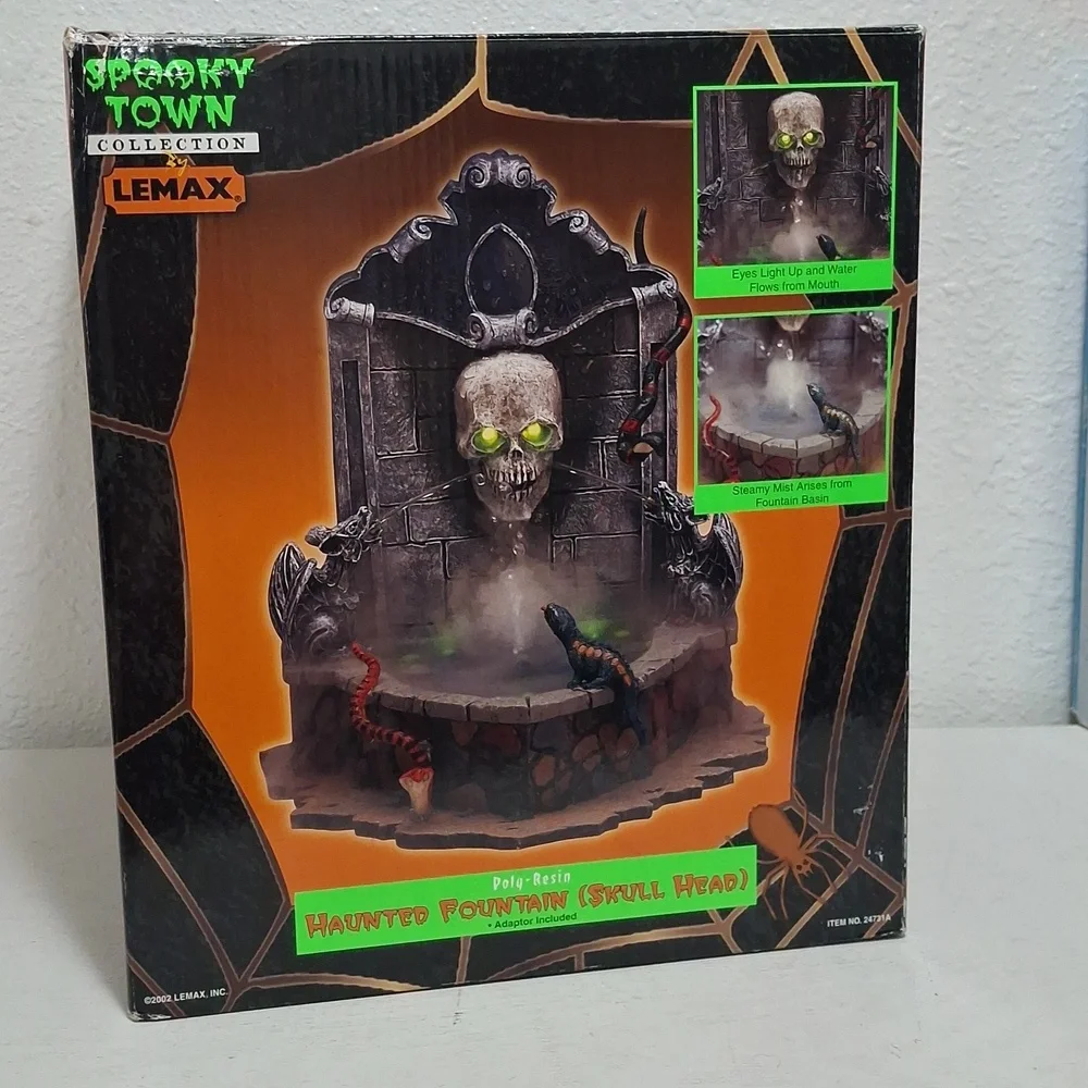 Lemax Spooky Town Gothic Skull Water Fountain with LED Lights Water And Mist - Picture 1 of 10